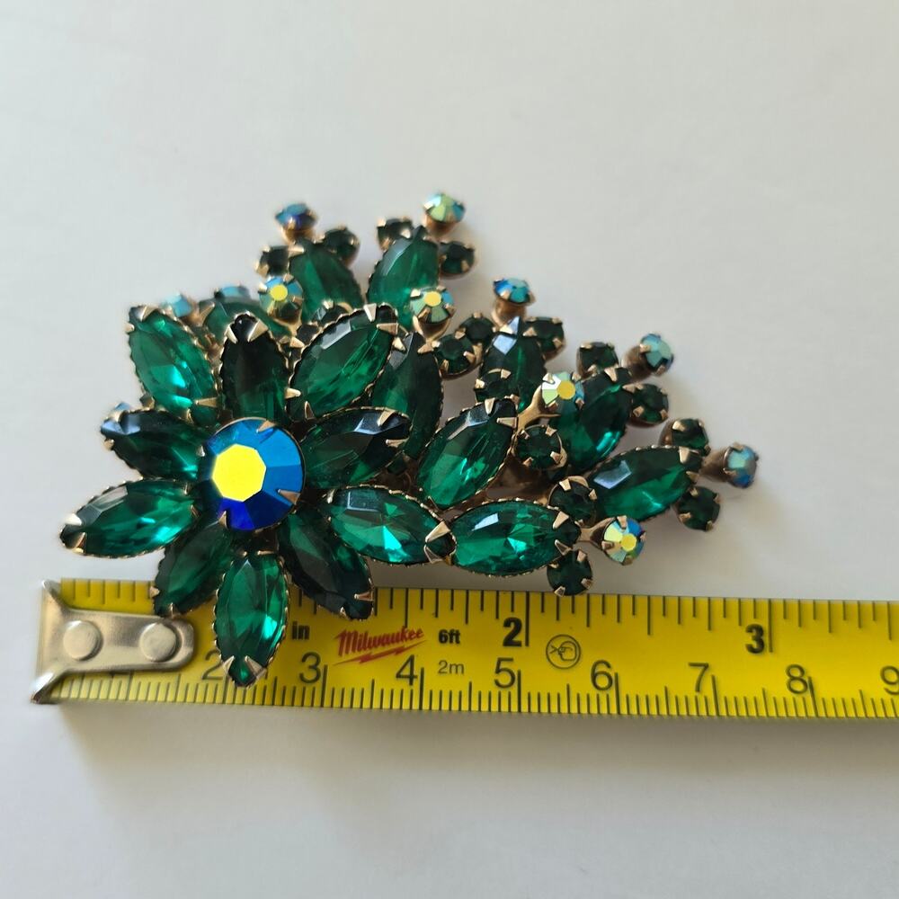 Vintage Brooch Emerald Green Aurora Borealis Rhinestone Floral Mid Century Glam - Picture 8 of 13